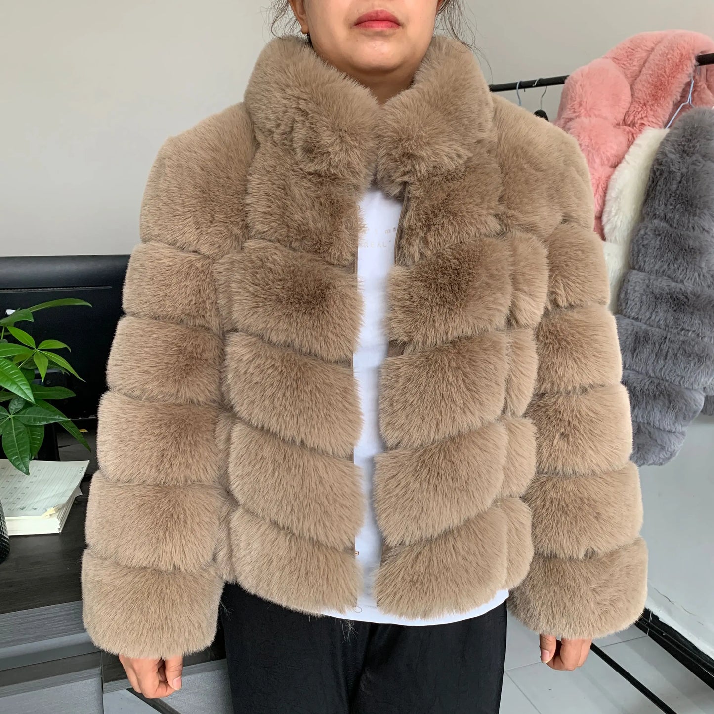 Women's faux fur coat winter warmth fake fur coat with square collar design Fashion Women's artificial fur jacket fluffy jacket