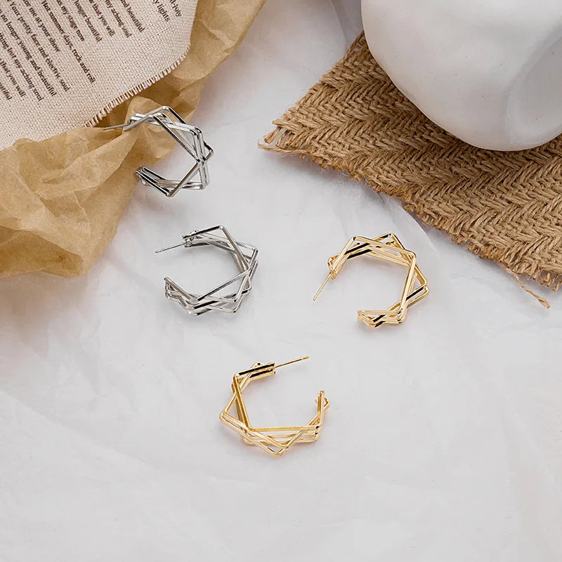 New Fashion Trend Geometric Gold Color Hoop Earrings Ladies Simple Round Hollow Pendant Open Earrings Fashion Jewelry Gift