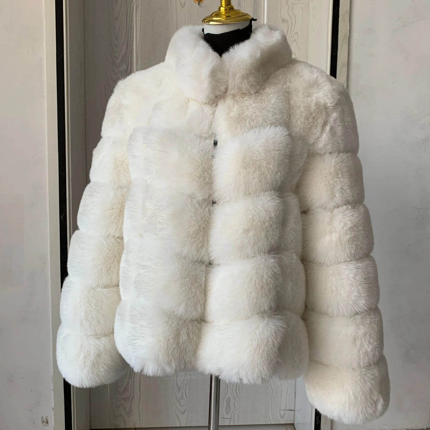 Women's faux fur coat winter warmth fake fur coat with square collar design Fashion Women's artificial fur jacket fluffy jacket