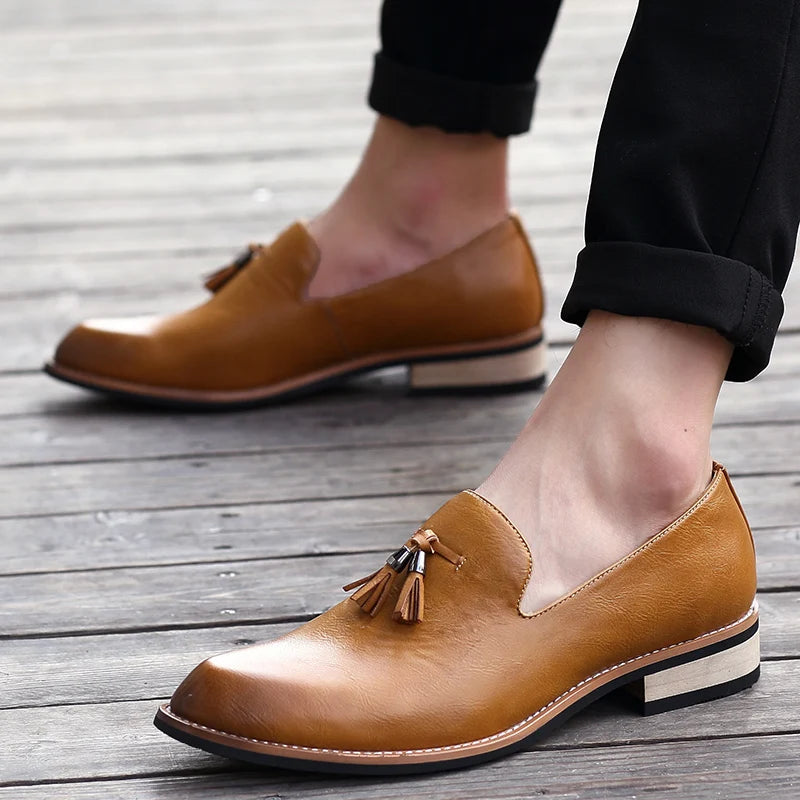 Men's Genuine Leather Shoes Banquet Dress Shoes Business Conference Office Men's Casual Shoes Fashion Pointed Leather Shoes Red