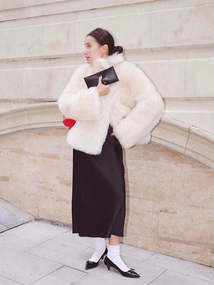 2024 Fashion Oversized Stand Collar Furry Fur Coat Women Luxury White Long Flare Sleeve Faux Jacket Autumn Winter Lady Outerwear