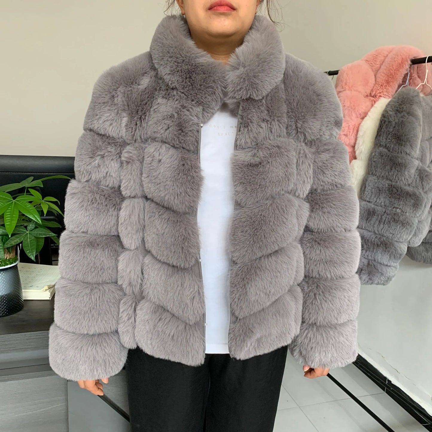 Women's faux fur coat winter warmth fake fur coat with square collar design Fashion Women's artificial fur jacket fluffy jacket